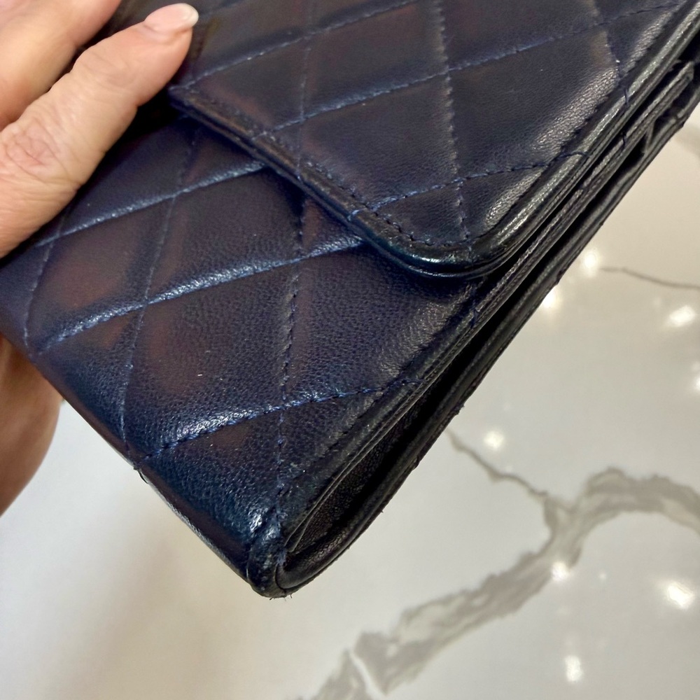 CHANEL Navy Blue Quilted Lambskin Classic Flap Wallet Silver CC - Picture 9 of 16